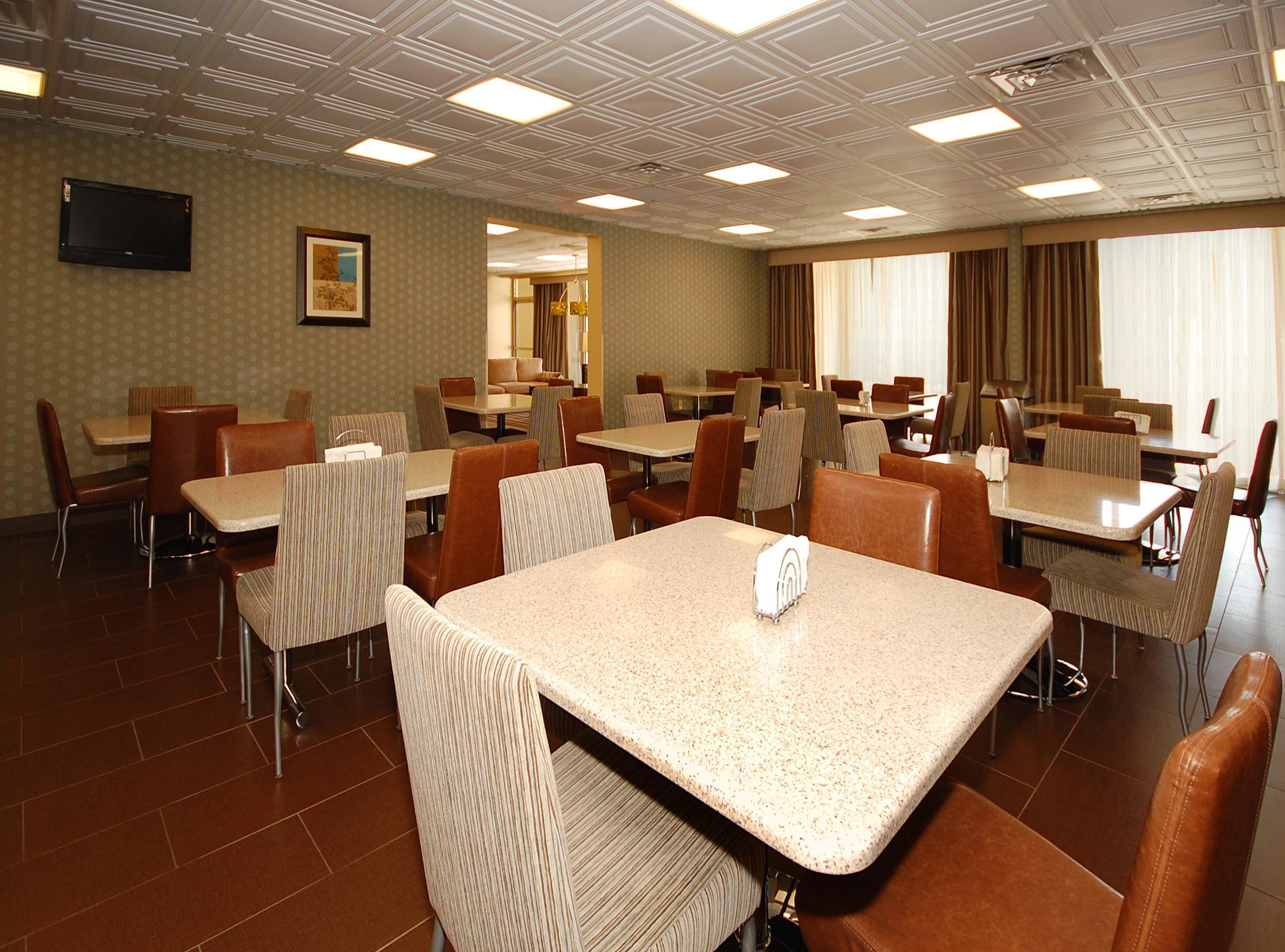 Quality Inn & Suites Charleston - Civic Center Restoran gambar