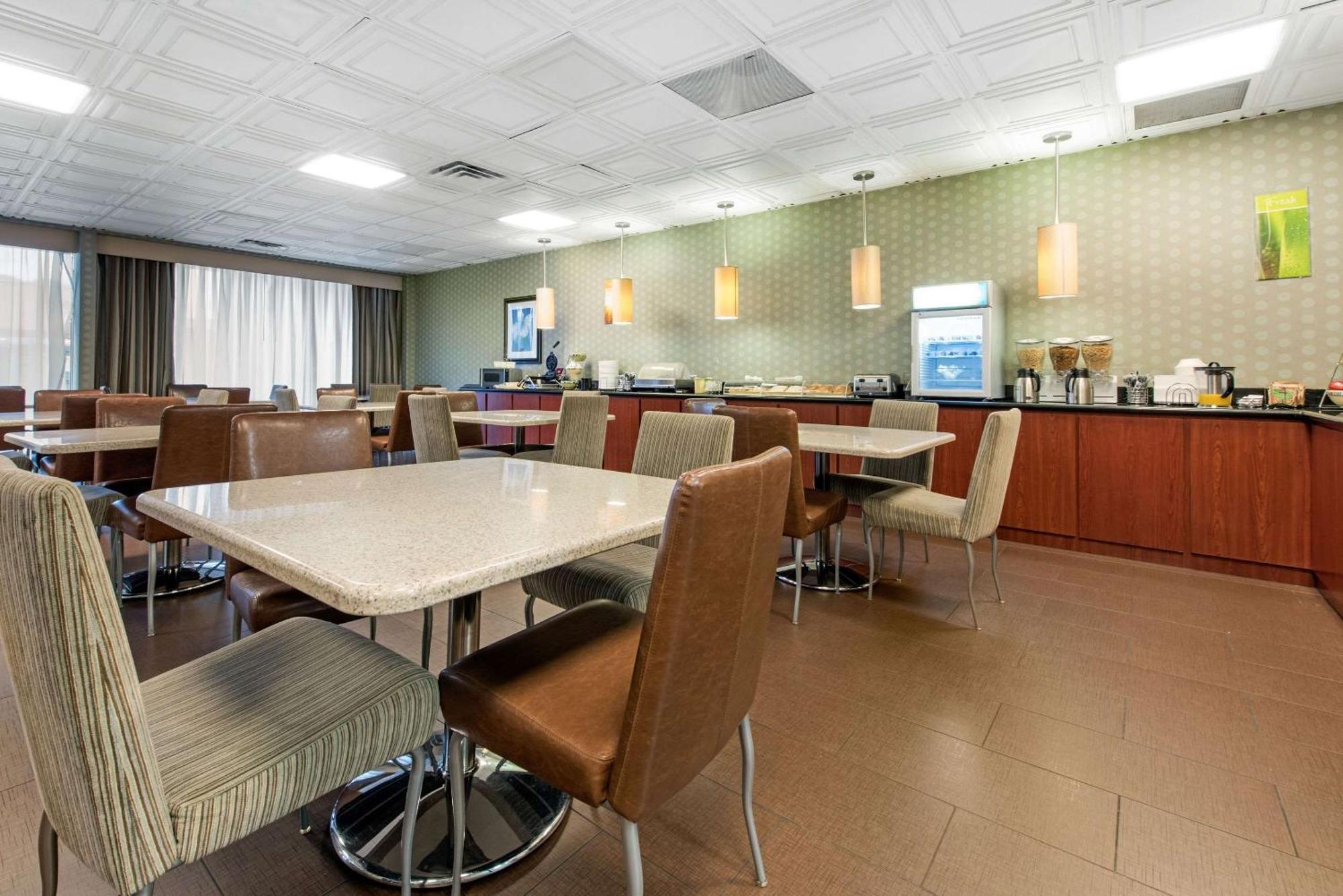Quality Inn & Suites Charleston - Civic Center Luaran gambar
