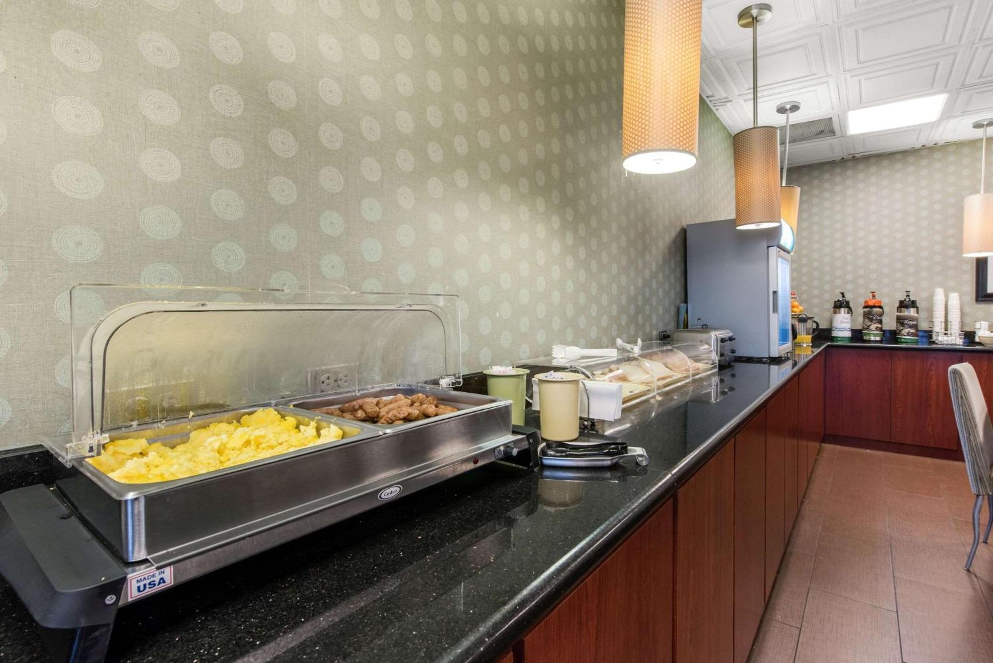 Quality Inn & Suites Charleston - Civic Center Luaran gambar