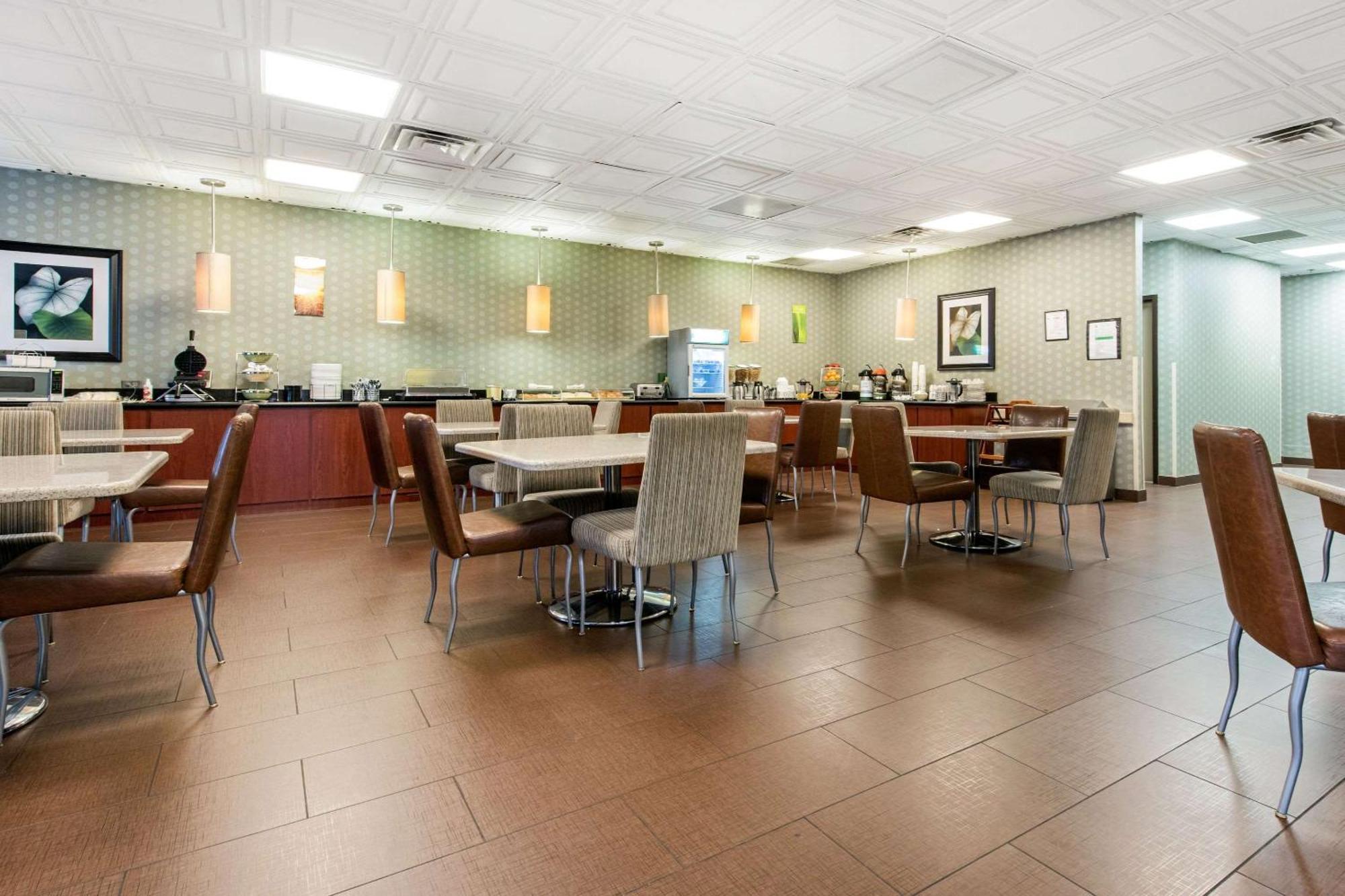Quality Inn & Suites Charleston - Civic Center Luaran gambar