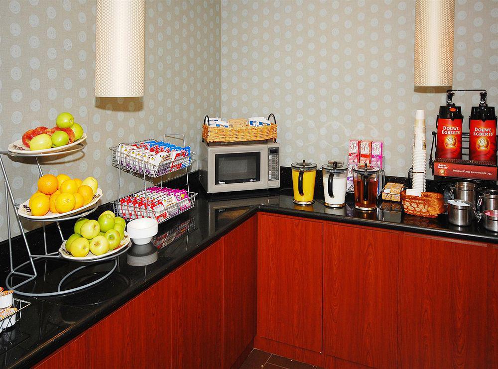 Quality Inn & Suites Charleston - Civic Center Restoran gambar